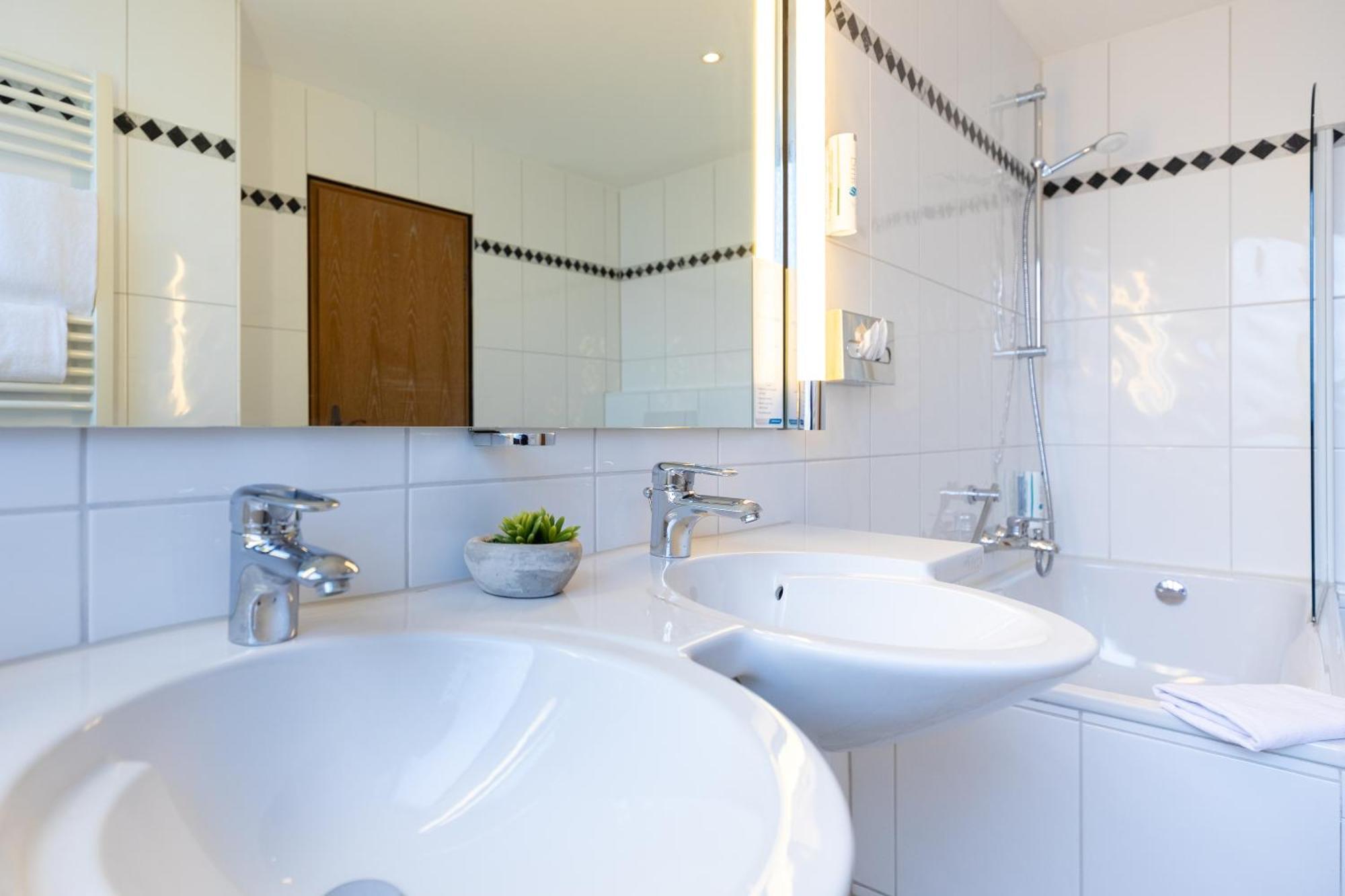 Select Hotel Silence Garden Koeln Екстер'єр фото