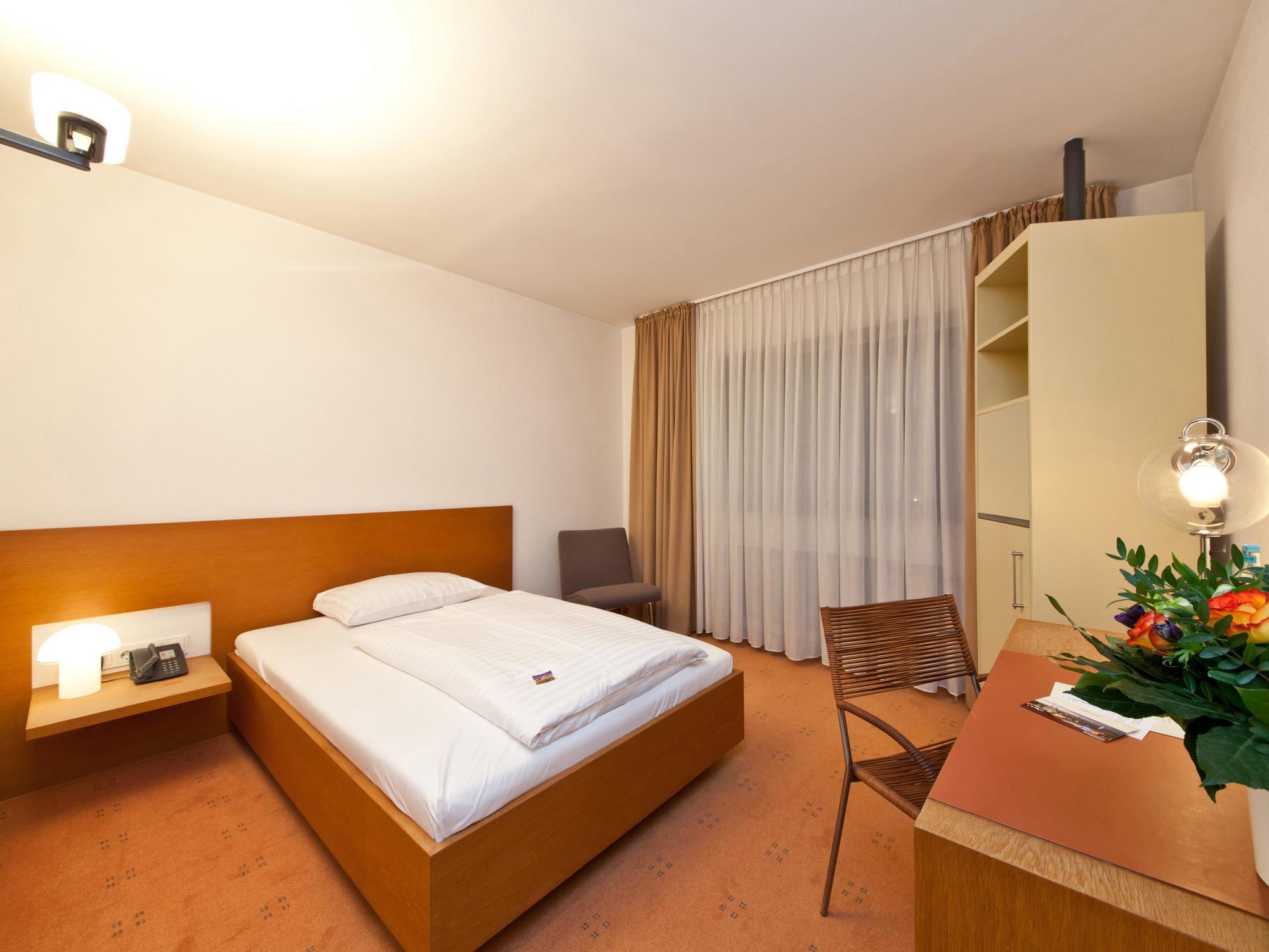 Select Hotel Silence Garden Koeln Екстер'єр фото